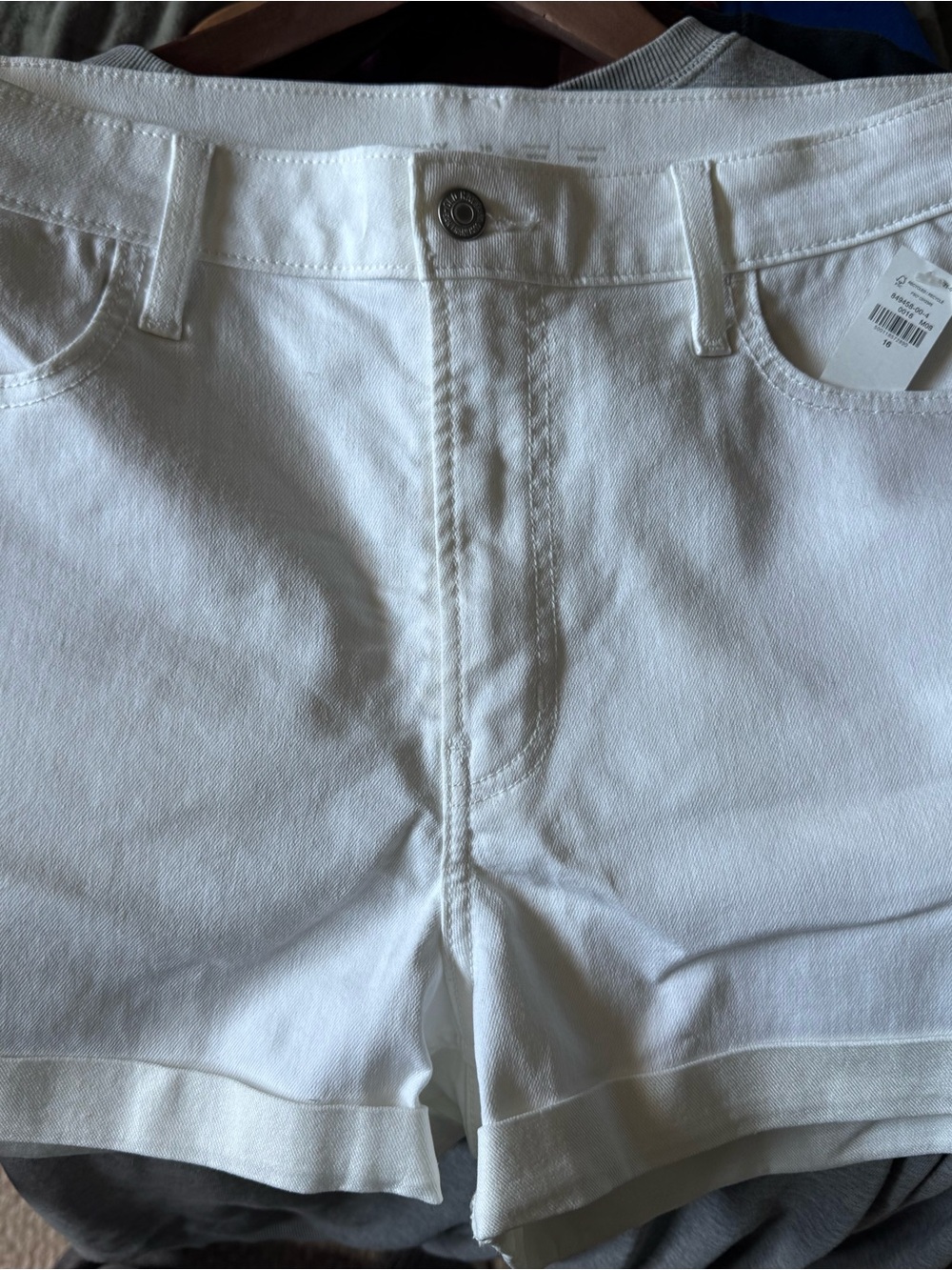 Old Navy Women’s White Flat-Front Stretch Shorts